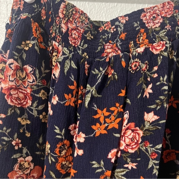 American Eagle Women’s High Waisted Flowy Floral Ruffle Shorts in Navy Size S - Picture 4 of 10